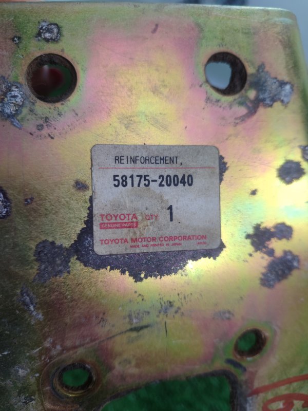 КРОНШТЕЙН Toyota Carina 1989 st170