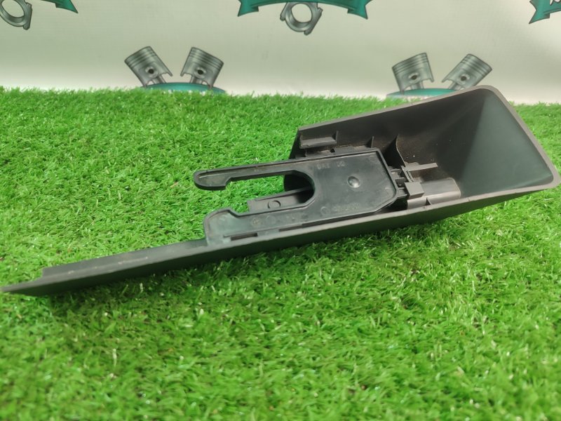 Заглушка крепления сиденья Volkswagen Touareg