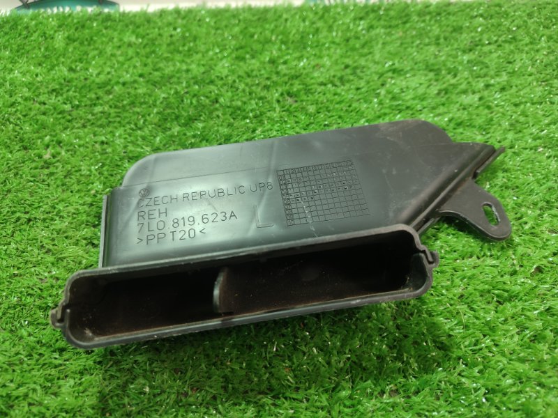 Воздуховод салона Volkswagen Touareg