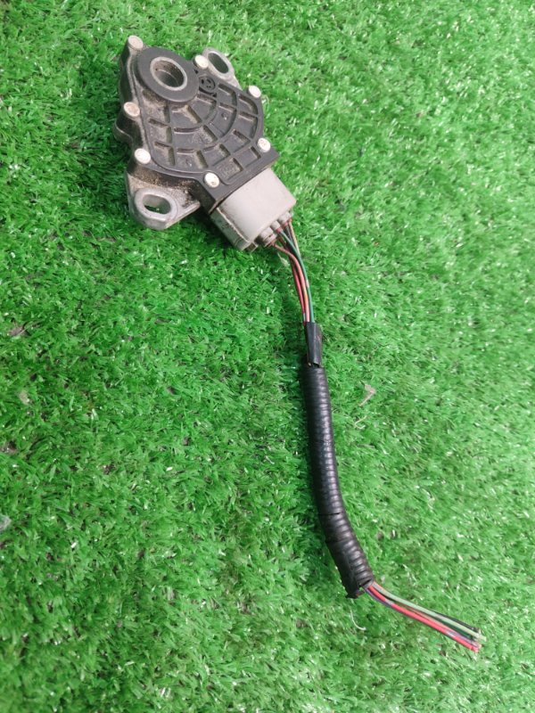 Датчик положения селектора АКПП Toyota Verso 2009 ZGR21L-GRXEPW