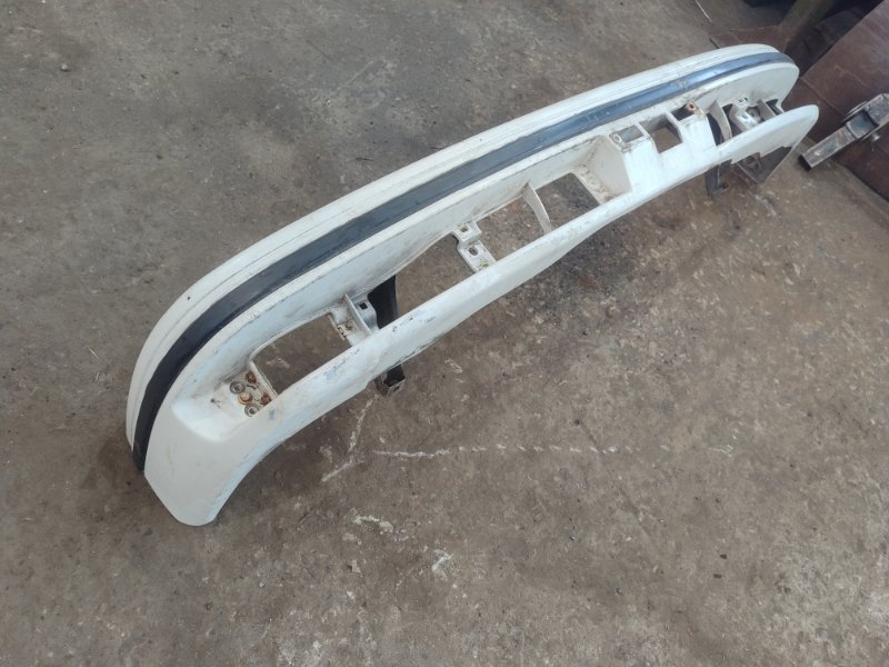 Бампер Toyota Carina 1989 st170