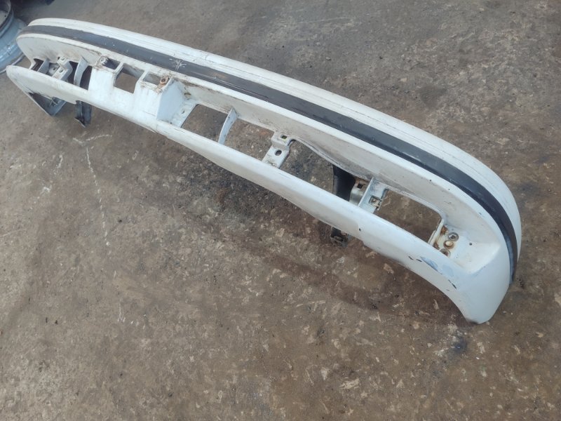 Бампер Toyota Carina 1989 st170