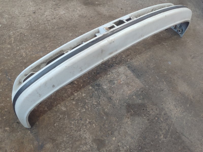 Бампер Toyota Carina 1989 st170