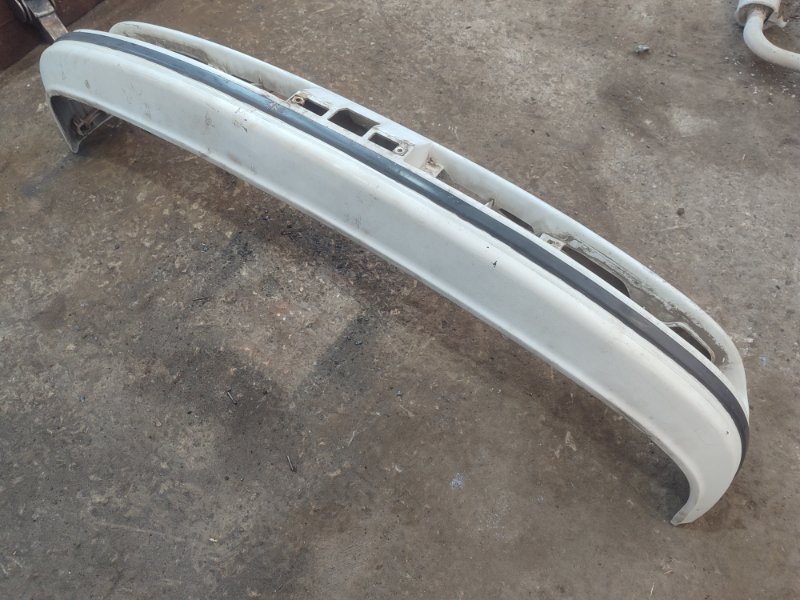 Бампер Toyota Carina 1989 st170