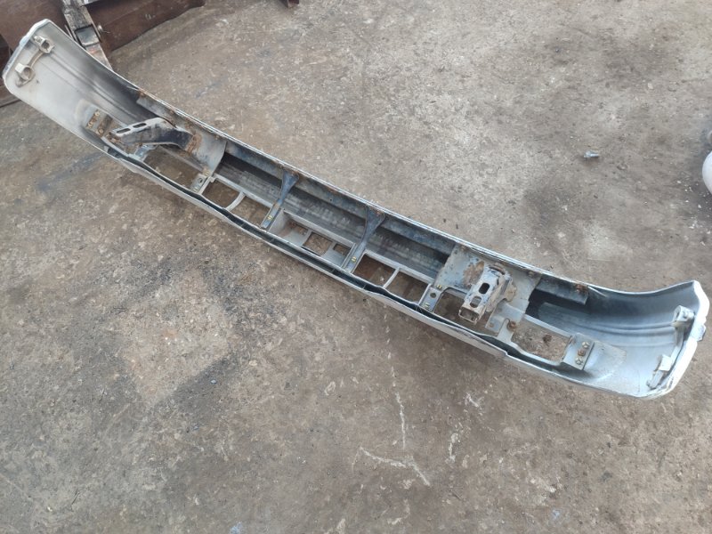 Бампер Toyota Carina 1989 st170