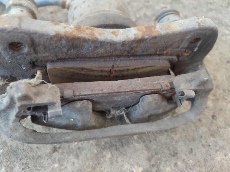 Суппорт тормозной Toyota Carina 1989 st170