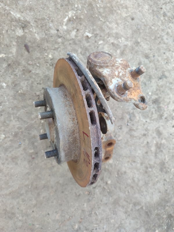 Кулак поворотный Toyota Carina 1989 st170