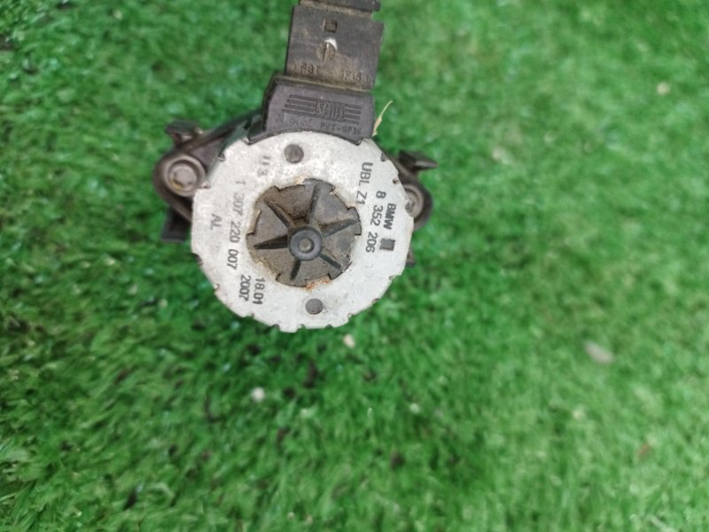 Фара ксеноновая BMW X3 2007 E83