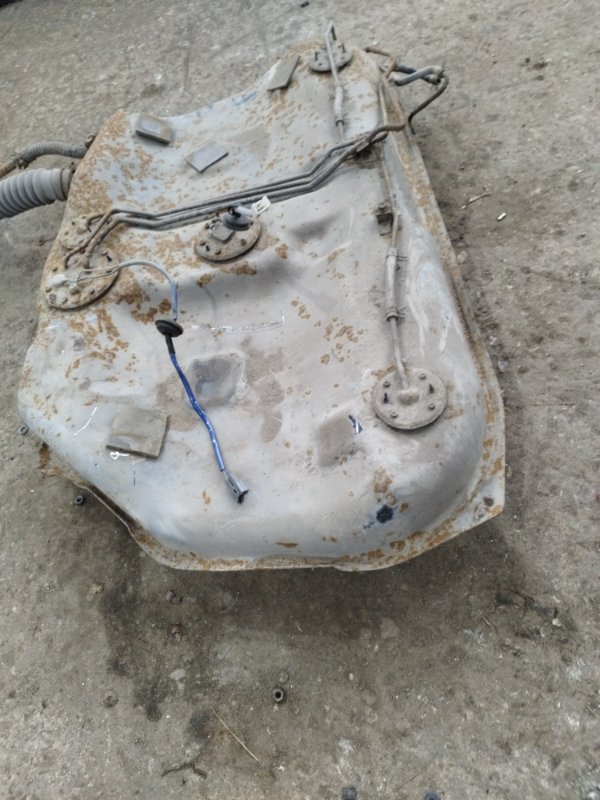 Бак топливный Toyota Carina 1989 st170