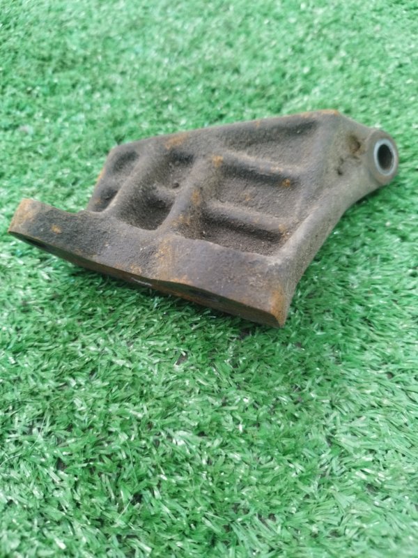 Кронштейн коробки передач Toyota Carina 1989 st170