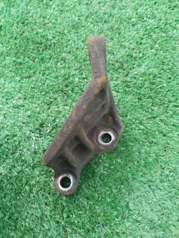 Кронштейн коробки передач Toyota Carina 1989 st170