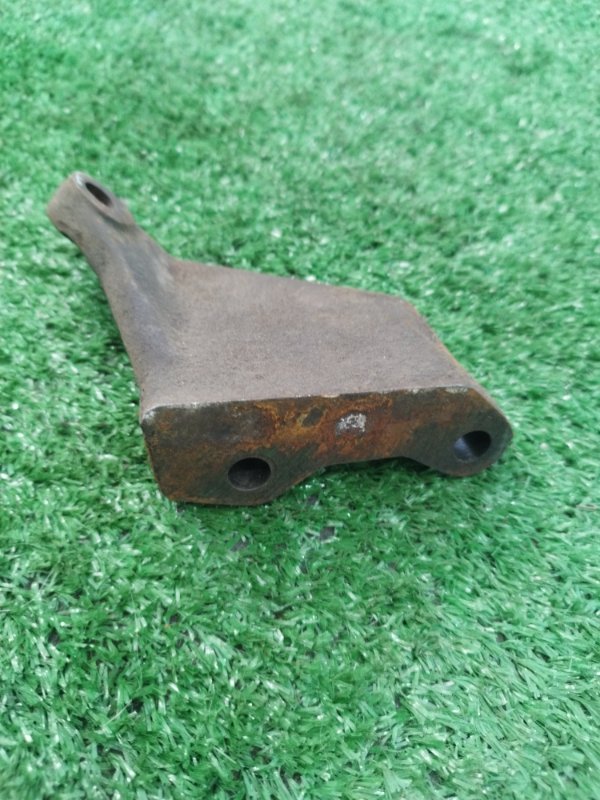 Кронштейн коробки передач Toyota Carina 1989 st170