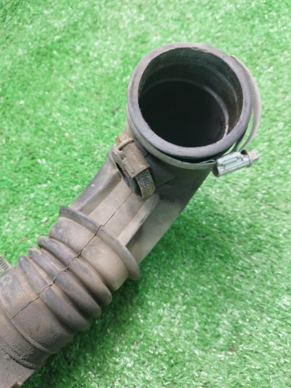 Патрубок воздушного фильтра лада 210740 2008 СЕДАН