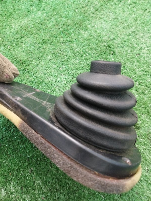 Кожух кулисы КПП лада 210740 2008 СЕДАН