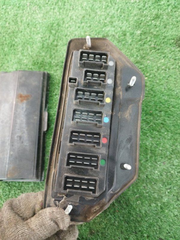 Блок предохранителей лада 210740 2008 СЕДАН