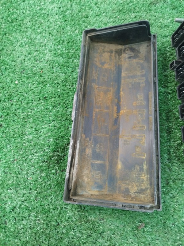 Блок предохранителей лада 210740 2008 СЕДАН