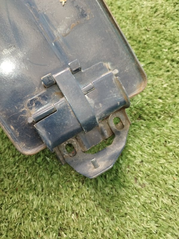 Лючок топливного бака лада 210740 2008 СЕДАН