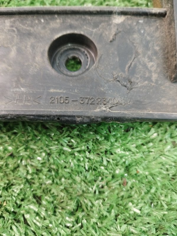 Кронштейн блока предохранителей лада 210740 2008 СЕДАН