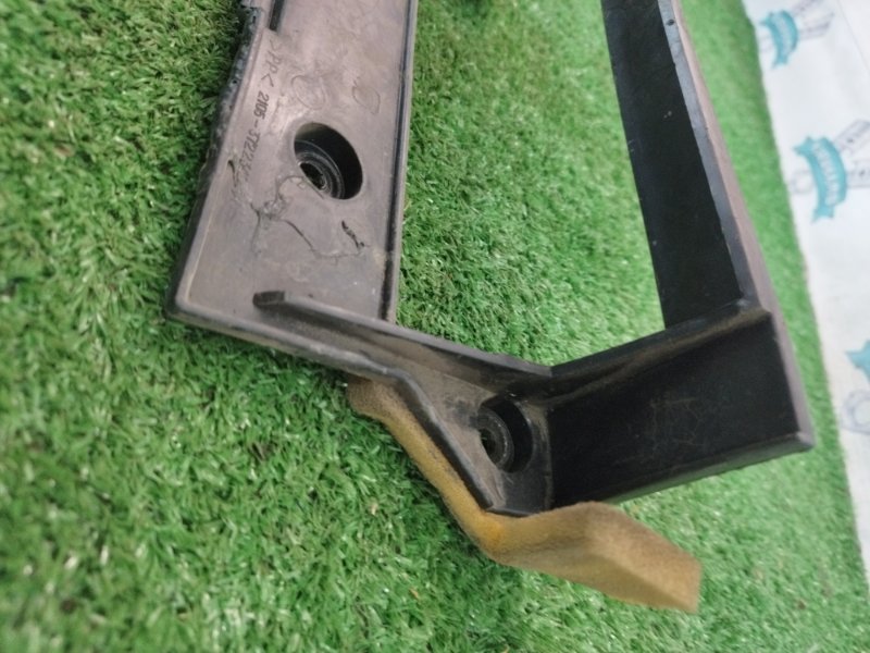 Кронштейн блока предохранителей лада 210740 2008 СЕДАН