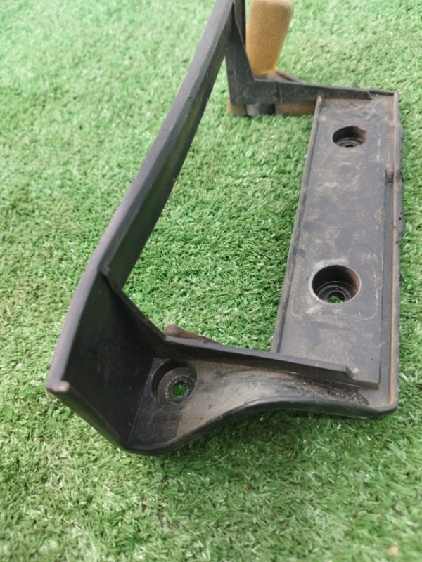 Кронштейн блока предохранителей лада 210740 2008 СЕДАН