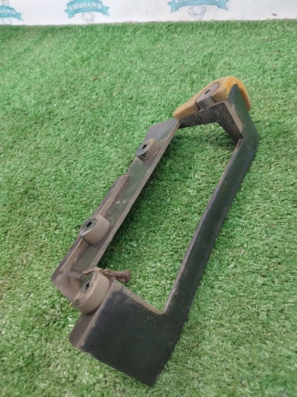 Кронштейн блока предохранителей лада 210740 2008 СЕДАН