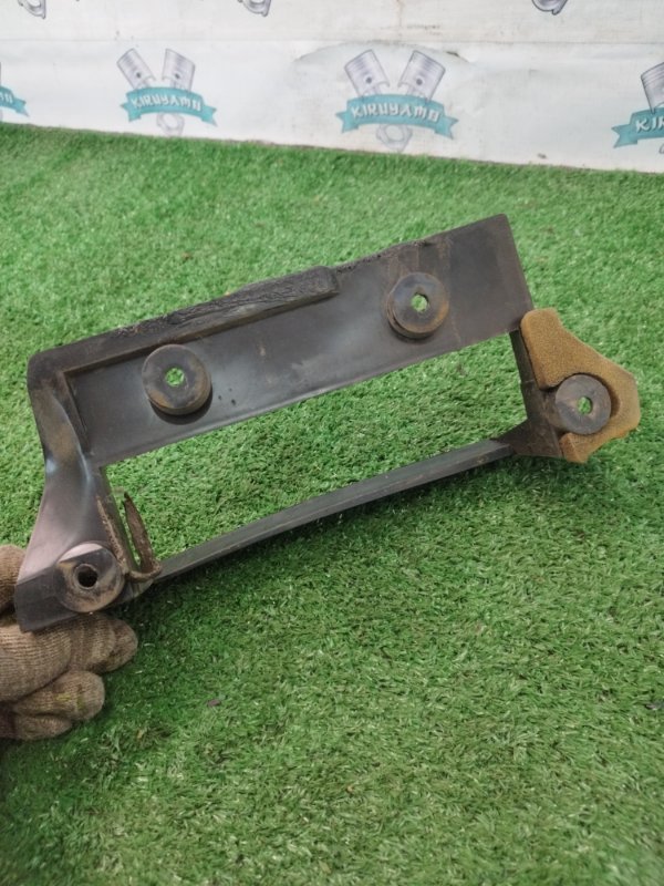 Кронштейн блока предохранителей лада 210740 2008 СЕДАН