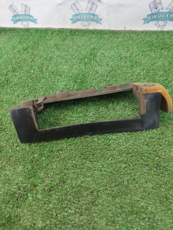 Кронштейн блока предохранителей лада 210740 2008 СЕДАН