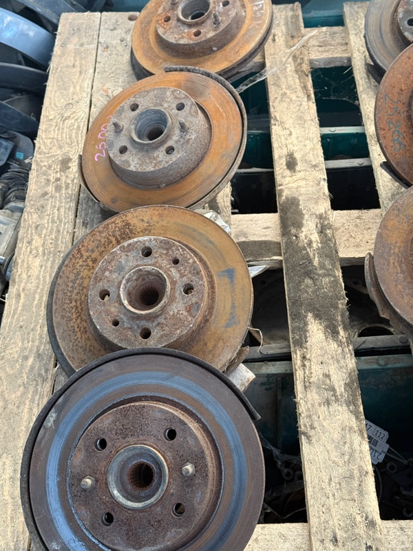 Кулак поворотный лада 21099 1997 21099