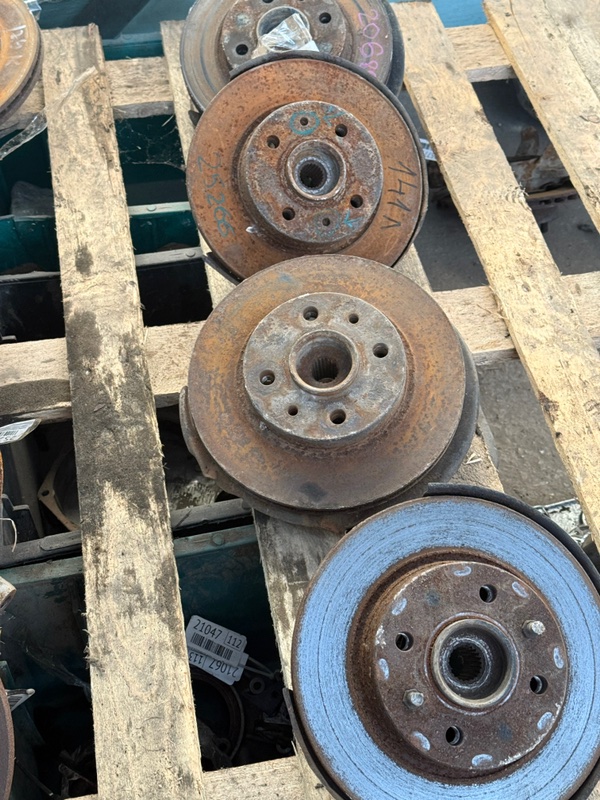 Кулак поворотный лада 21099 1997 21099