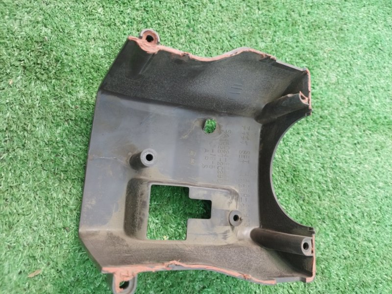 Кожух рулевой колонки Toyota Carina 1989 st170