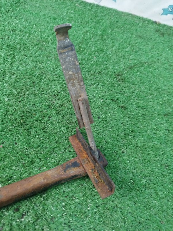 Крепление аккумулятора Лада Гранта 2012 седан