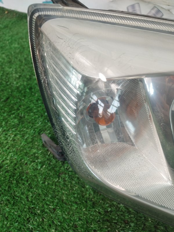 Фара галогеновая Лада Гранта 2012 седан