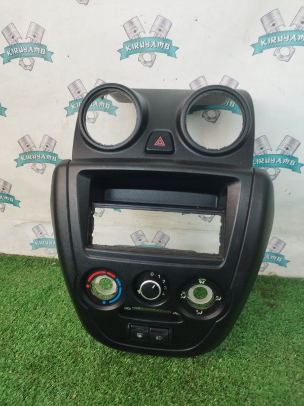 Консоль центральная Лада Гранта 2012 седан