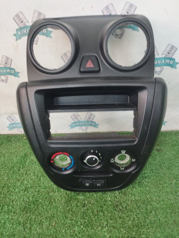 Консоль центральная Лада Гранта 2012 седан