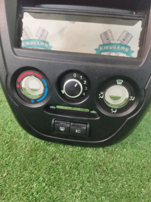 Консоль центральная Лада Гранта 2012 седан