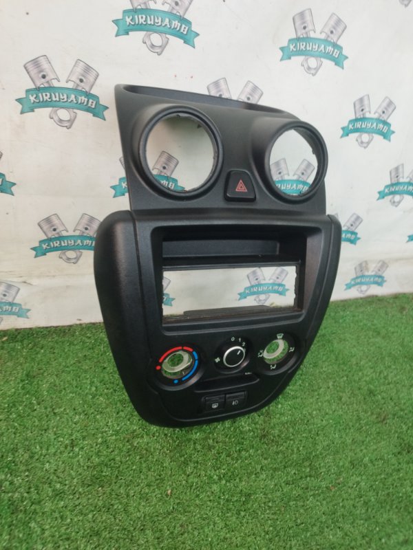 Консоль центральная Лада Гранта 2012 седан