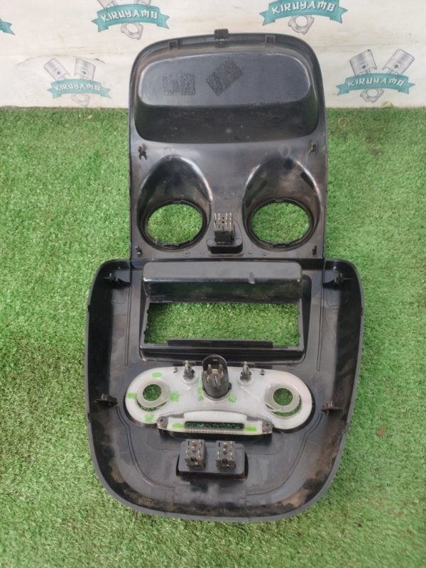 Консоль центральная Лада Гранта 2012 седан