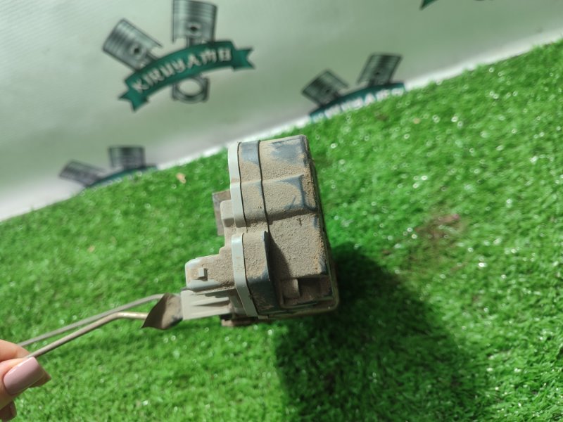 Замок боковой двери Лада Гранта 2012 седан