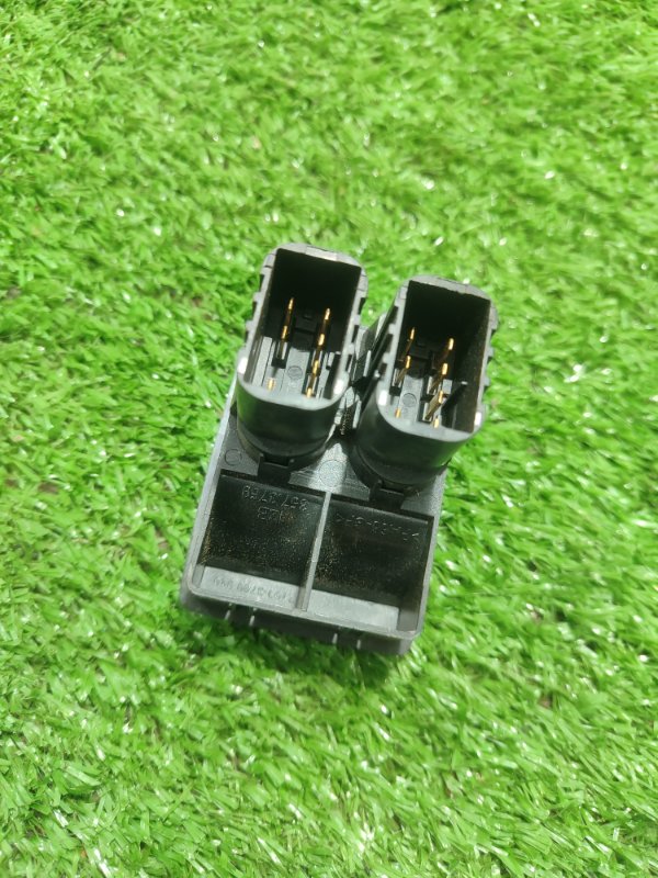 Кнопка стеклоподъемника Лада Гранта 2012 седан