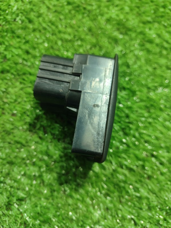 Кнопка стеклоподъемника Лада Гранта 2012 седан