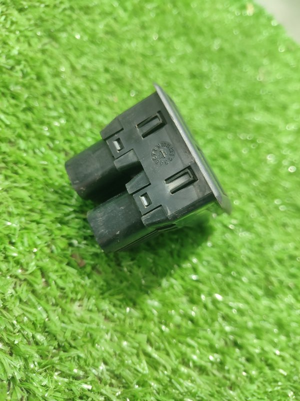 Кнопка стеклоподъемника Лада Гранта 2012 седан