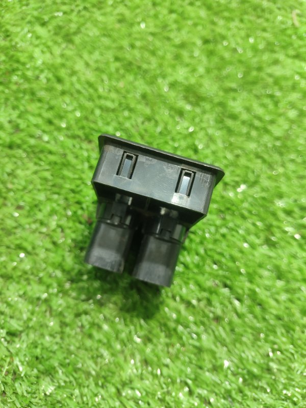 Кнопка стеклоподъемника Лада Гранта 2012 седан