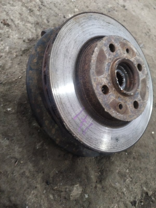 Кулак поворотный Лада Гранта 2012 седан