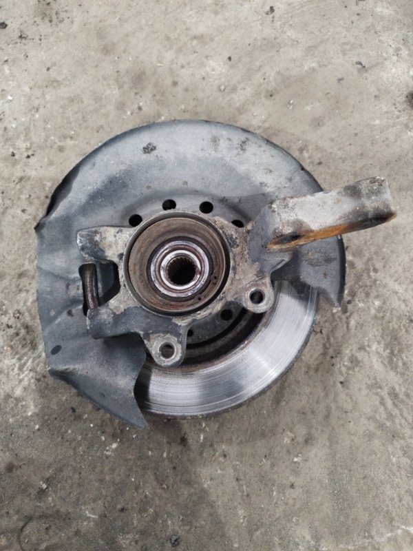 Кулак поворотный Лада Гранта 2012 седан