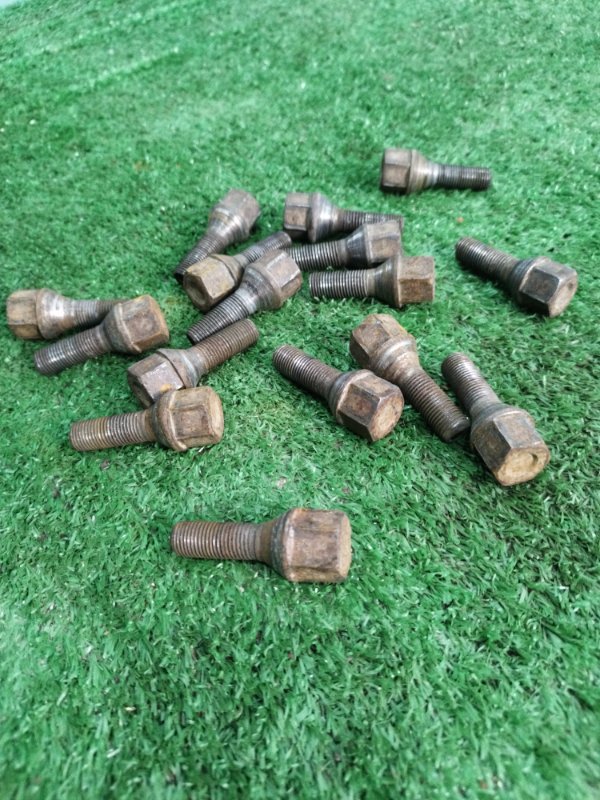 Болт колесный Лада Гранта 2012 седан