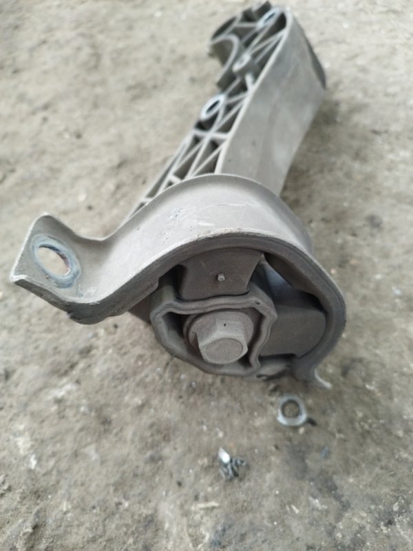 Кронштейн коробки передач Лада Гранта 2012 седан