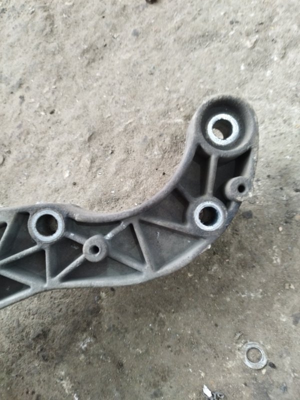 Кронштейн коробки передач Лада Гранта 2012 седан