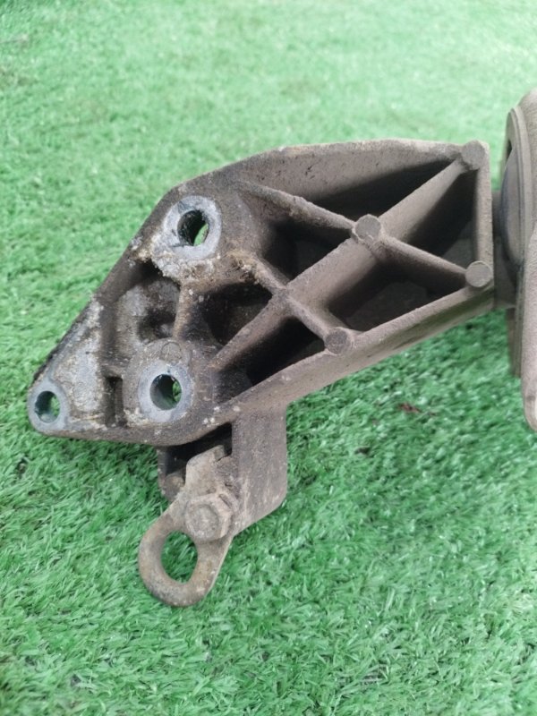 Кронштейн коробки передач Лада Гранта 2012 седан