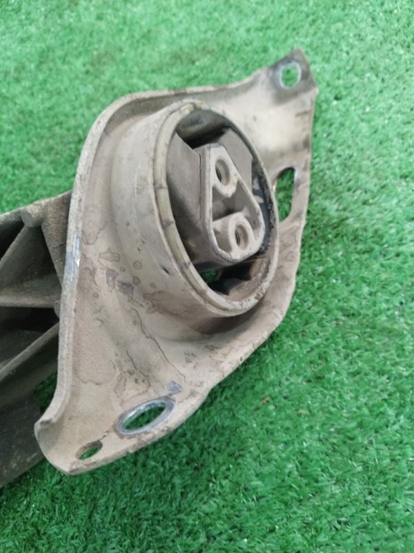 Кронштейн коробки передач Лада Гранта 2012 седан