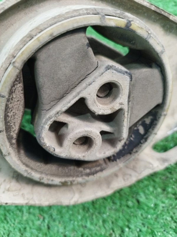 Кронштейн коробки передач Лада Гранта 2012 седан